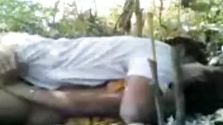 Cette sexpot indienne avec son corps bodacious va sûrement vous rendre fou