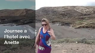 Petite amie blonde sert son petit ami au plus haut niveau