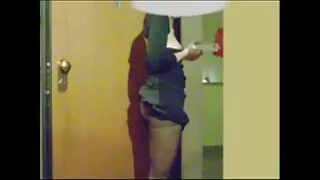 Sexpot brune aux gros seins fait une pipe chaude en position 69