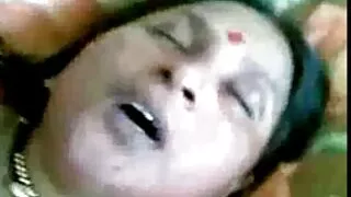 Des mecs matures japonais passent une journée entière à regarder la vidéo avec Maomi Yuuki