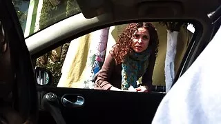 Une étudiante coquine se fait baiser en position de missionnaire