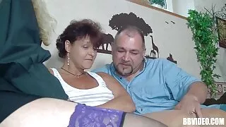 Une magnifique pom-pom girl se fait brutalement baiser par derrière