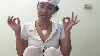 La déesse asiatique Jessica Bangkok fait la meilleure pipe de tous les temps