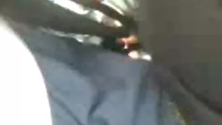 Bootyful bombe brune se masturbe pour son amant