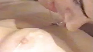 Skanky White Chick se fait brutalement baiser par son amant noir