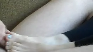 La belle brune Riku Sena fait une pipe exceptionnelle