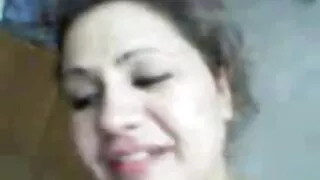 Cette nana adore être une maniaque de l'anal et elle adore se faire enculer