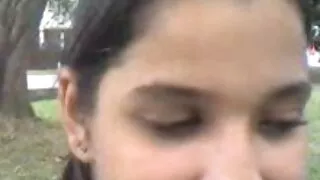 Cowgirl aux gros seins aux cheveux blonds appétissant aime garnir la bite et le sexe en levrette