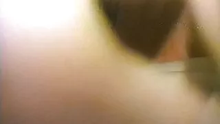 Une nympho Bodacious fait travailler sa chatte invitante sans poils