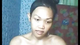 Plutôt jolie bombasse brune donne branlette et pipe la nuit