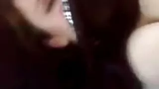 Skank coquine fait une pipe incroyable à son amant en chaleur